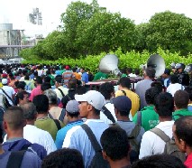 Manifestacin frente a la refinera de Barrancabermeja