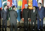 Russian President Dmitry Medvedev, Pakistan President Asif Ali Zardari, Indian Prime Minister Manmohan Singh, Iranian President Mahmoud Ahmadinejad, Tajikistan President Emomali Rakhmon, seen posing for a family photo during a summit of the Shanghai Cooperation Organization in the Ural Mountains city of Yekaterinburg, Russia, Tuesday, June 16, 2009. (AP Photo/Mikhail Metzel)