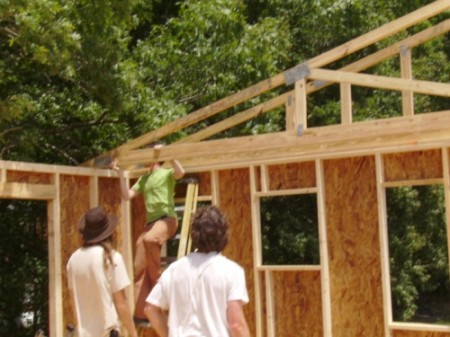 The second truss is placed.