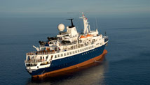 Passengers off grounded ship