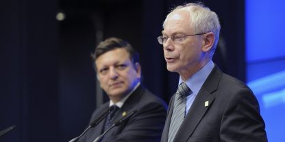 Les prsidents de la Commission europenne, Jose Manuel Barroso, et du Conseil europen, Herman Van Rompuy, lors d'une confrence de presse  l'issue du sommet de l'UE  Bruxelles, jeudi 28 octobre.