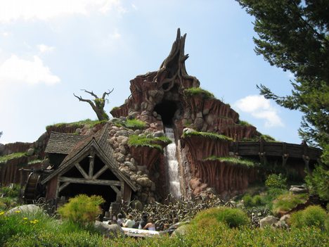 Splash Mountain exterior at Disneyland.