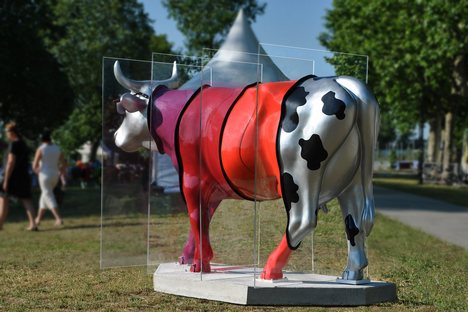 Cownexions: Cow parade de Bordeaux 2010, Designed by Bruno Michaud. Cow Parade is an international public art exhibit that has been featured in major world cities.