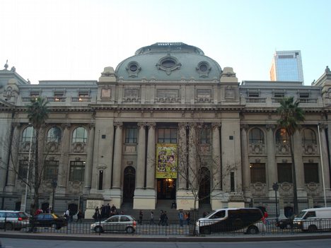 Biblioteca Nacional de Chile Calle Bandera leads to 1917 completed the building of the Merchants' Exchange (Bolsa de Comercio), opened the 1925 