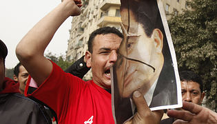 Egyptians rally against Mubarak