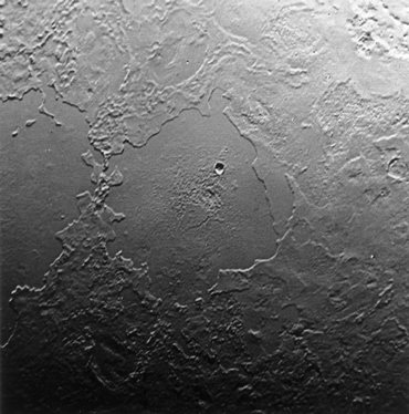 1999/05/08 Complex Geologic History of Triton - Part of the complex geologic history of icy Triton, Neptune´s largest satellite, is shown in this Voyager 2 photo, which has a resolution of 900 meters (2,700 feet) per picture element. The photo was r