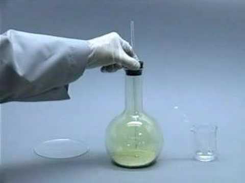 Reaction of Sodium & Chlorine (with subtitles)