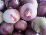 Red Onions in the market, Mumbai, India.