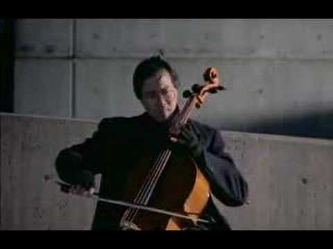 Yo-Yo Ma plays the prelude from Bach´s Cello Suite No. 1