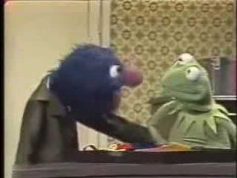 Classic Sesame Street - Kermit Gets A Nose Warmer