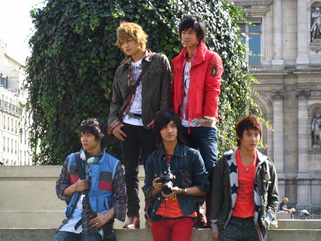 DBSK is an internationally famous boy band. In addition to domestic consumption, South Korean mainstream culture, including televised drama, films, and popular music, also generates significant exports to various parts of the world.