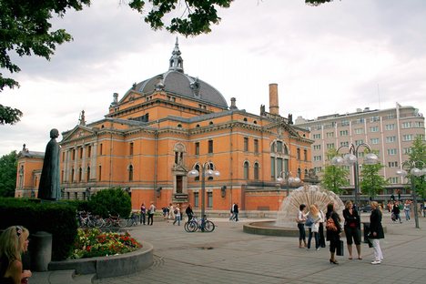 The National Theatre is the largest theatre in Norway[54]