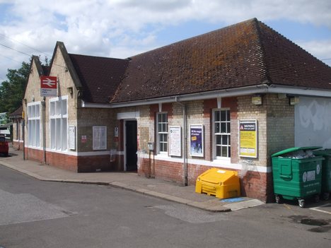 Highams Park railway station is in Highams Park which is in the London Borough of Waltham Forest in north east London. It is in Travelcard Zone 4, and the station and all trains are operated by National Express East Anglia.