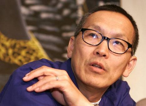 Chinese-American Director Wayne Wang talks about Asian filmmaking in the U.S. during a press conference about Asian-Americans in the U.S. film industry at the 54th International Film Festival of Locarno, Switzerland, Wednesday, Aug. 8, 2001. (AP Photo/Ke