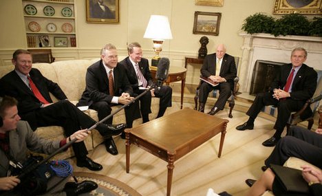 President George W. Bush and Vice President Dick Cheney meet with automotive CEOs Tuesday, Nov. 14, 2006, in the Oval Office. From left are: Ford CEO Alan Mulally, Chrysler Group President and CEO Tom LaSorda, and General Motors Chairman and CEO Rick Wag