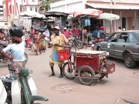 An itinerant salesman of drinks Un vendeur ambulant des boissons.Togo and Africa