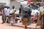 Les petits commerces et les vendeurs ambullants dans les rues de Lomé une jeune fille en train de vendre des anaans Small shops and itinerant salesmen in the streets of Lome Togo and Africa