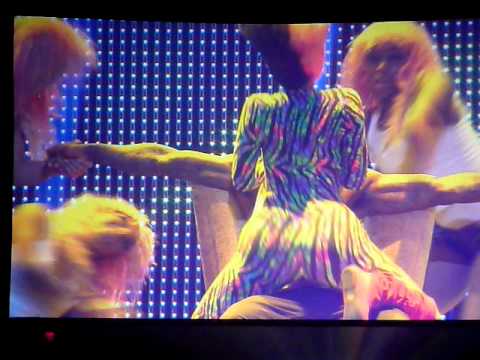 Nicki Minaj giving Lil Wayne a lap dance @ I Am Still Music Tour (Bank Atlantic Center)