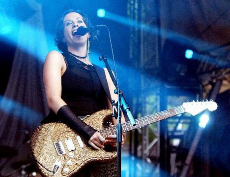 Die kanadische Musikerin Alanis Morissette ist waehrend ihres Auftritts zum Deutschlandstart ihrer