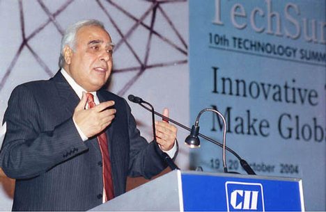 The Minister for Science & Technology and Ocean Development Shri Kapil Sibal speaking at the inauguration of the Technology Summit, 2004 in New Delhi on October 19, 2004. rs1