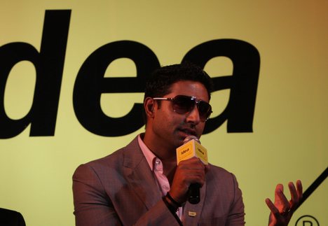 INDIA-BOLLYWOOD-ACTOR-ABHISHEK-BACHCHAN-IDEA-CELLULAR-LAUNCH