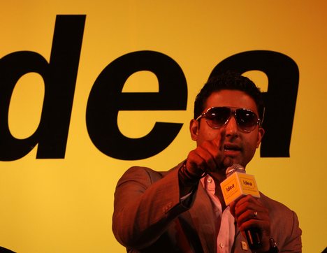 INDIA-BOLLYWOOD-ACTOR-ABHISHEK-BACHCHAN-IDEA-CELLULAR-LAUNCH