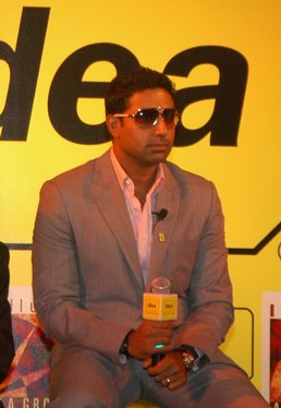 INDIA-BOLLYWOOD-ACTOR-ABHISHEK-BACHCHAN-IDEA-CELLULAR-LAUNCH