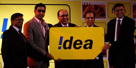 INDIA-BOLLYWOOD-ACTOR-ABHISHEK-BACHCHAN-IDEA-CELLULAR-LAUNCH