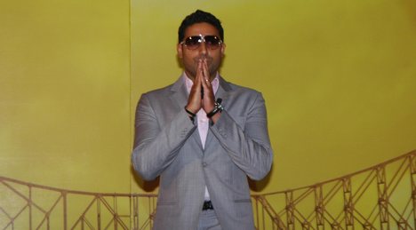 INDIA-BOLLYWOOD-ACTOR-ABHISHEK-BACHCHAN-IDEA-CELLULAR-LAUNCH