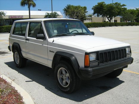 Jeep Cherokee base 2-door white.jpg Jeep Cherokee (early 1990s) base 2-door model finished in white. Image taken in Lantana, Florida.