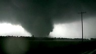 Deadly Missouri tornado captured on video (Video Thumbnail)