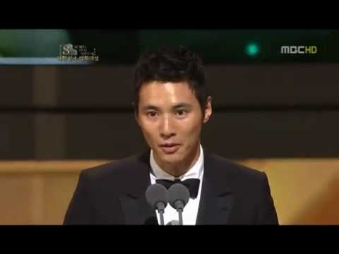 Won Bin winning Best Actor at Korea Film Awards