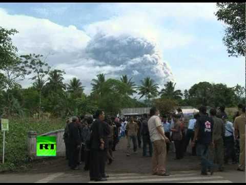 Biggest eruption of Mount Merapi sends volcano ash cloud miles high