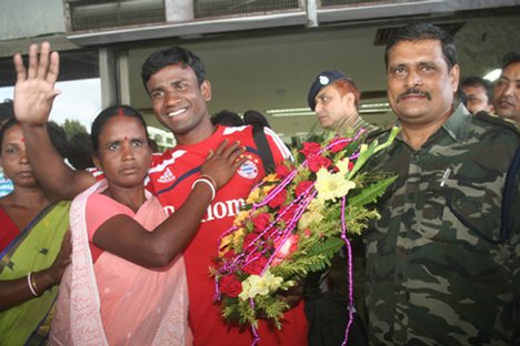 INDIA-LALGRAH-FOOTBALLER-RETURN-HOMEIndia Lalgrah Football Players return home at Kolkata in Eastern India City ----- WN/BHASKAR MALLICK