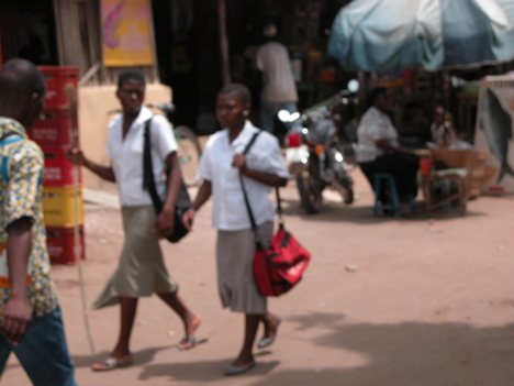 Pupils returning of the school Pupils returning of the school Des élèves revenant de l' école. Togo and africa