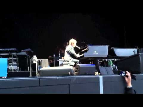 Elton John Shrewsbury 2011