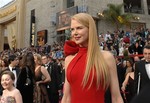  Nicole Kidman interviewed by Ryan Seacrest during the red carpet during the 79th Annual Academy Awards, held at the Kodak Theatre in Hollywood and Highland Center, Sunday, February 25, 2007 in Hollywood, California. (AP Photo/Jennifer Graylock) (dn1) 