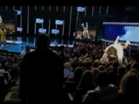 Bruno drops in on Eminem at MTV Awards