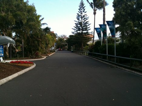 The main pathway through Sea World Australia. Sea World has commercial links to Warner Bros. Movie World and Wet'n'Wild Water World, two other popular theme parks on the Gold Coast. Multiple park passes are available to customers visiting these three parks.