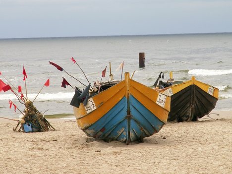 Indian clinker fishing boats. Artisan fishing boats are usually small traditional fishing boats, appropriately designed for use on their local inland waters or coasts.