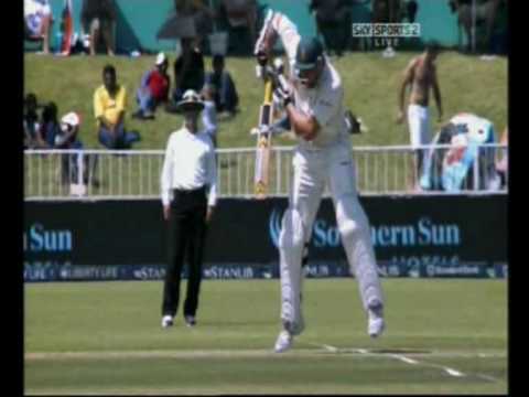 mitchell johnson bowling great spell injures batsmen as well as great start!