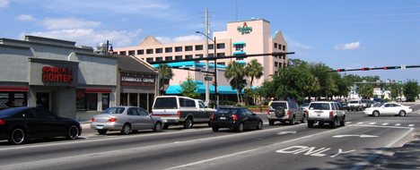 Heading east on University Avenue, approaching 13th Street (US 441) intersection