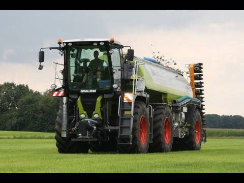 Claas Xerion Saddle Trac Unicom Oost BV - Trekkerweb.nl