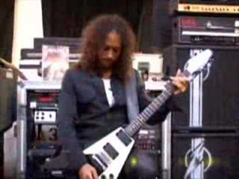 Kirk Hammett showing riffs