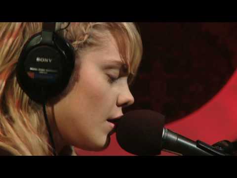 'Comme Des Enfants' by Coeur De Pirate on QTV