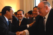 Bretton Sciaroni, right, shakes hands with Cambodian prime minister Hun Sen