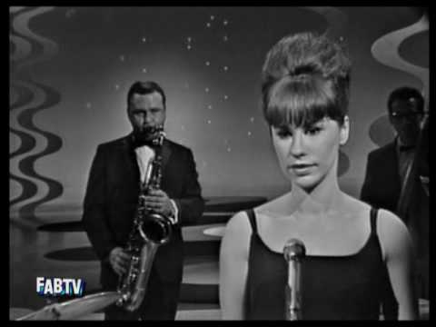 Astrud Gilberto and Stan Getz: THE GIRL FROM IPANEMA - 1964