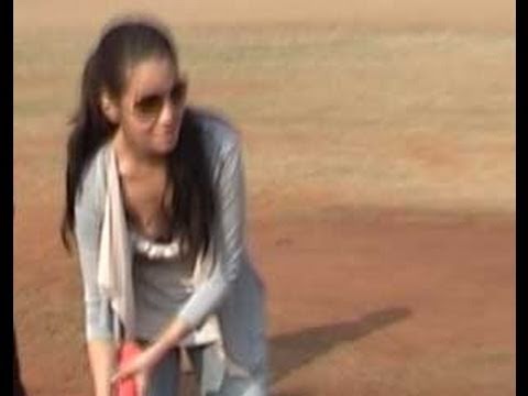 Riya Sen playing cricket at MiD DAY Corporate Cricket League