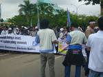 Demo of workers throughout the city batam, about wage increases, ending anarchist on November 23,2011