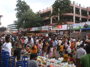 People-population-shopping-India.